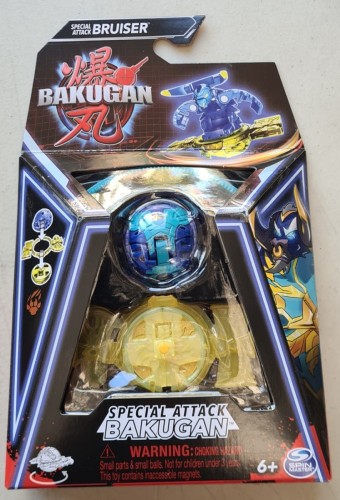 .com: Bakugan 3.0 Starter Pack – 2 Balls, 1 Special Attack